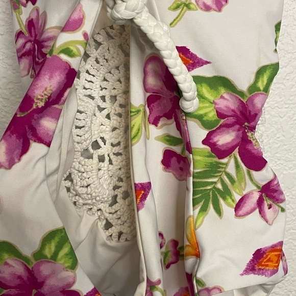 Frankie's Bikinis swimsuit one piece sz large crochet center white floral - Picture 4 of 6